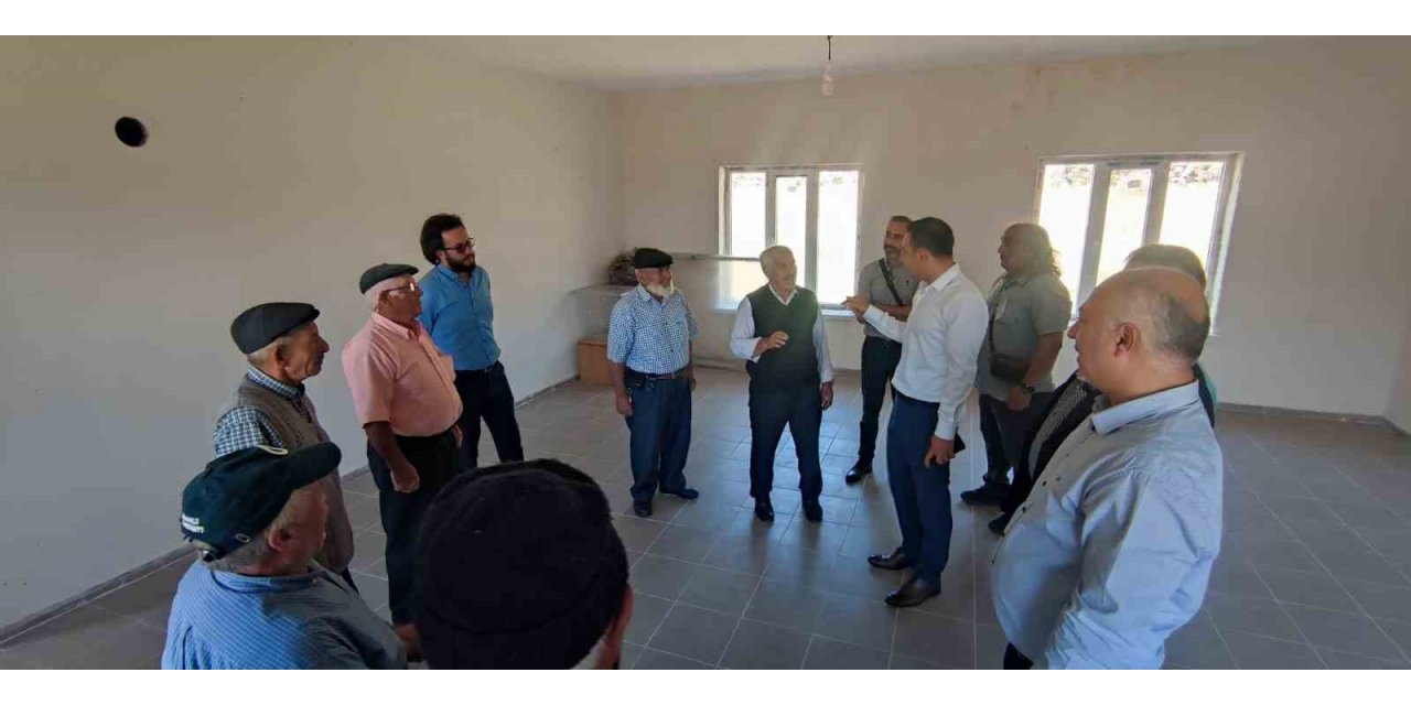 Kaymakam Sülün, vatandaşların dertlerini dinliyor