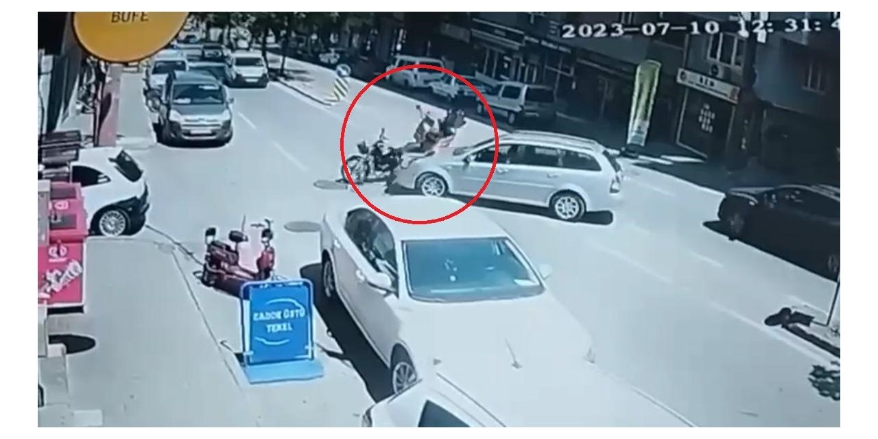 Siparişe giden kuryeye otomobil çarptı