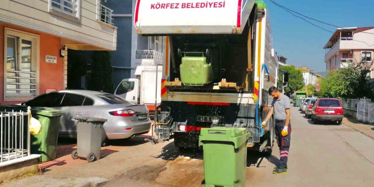 Körfez’de çöp konteynerleri dezenfekte ediliyor