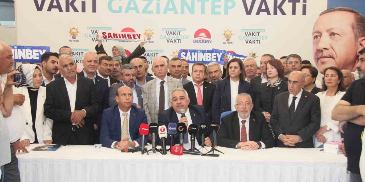 AK Parti Gaziantep İl Başkanlığında devir teslim töreni yapıldı