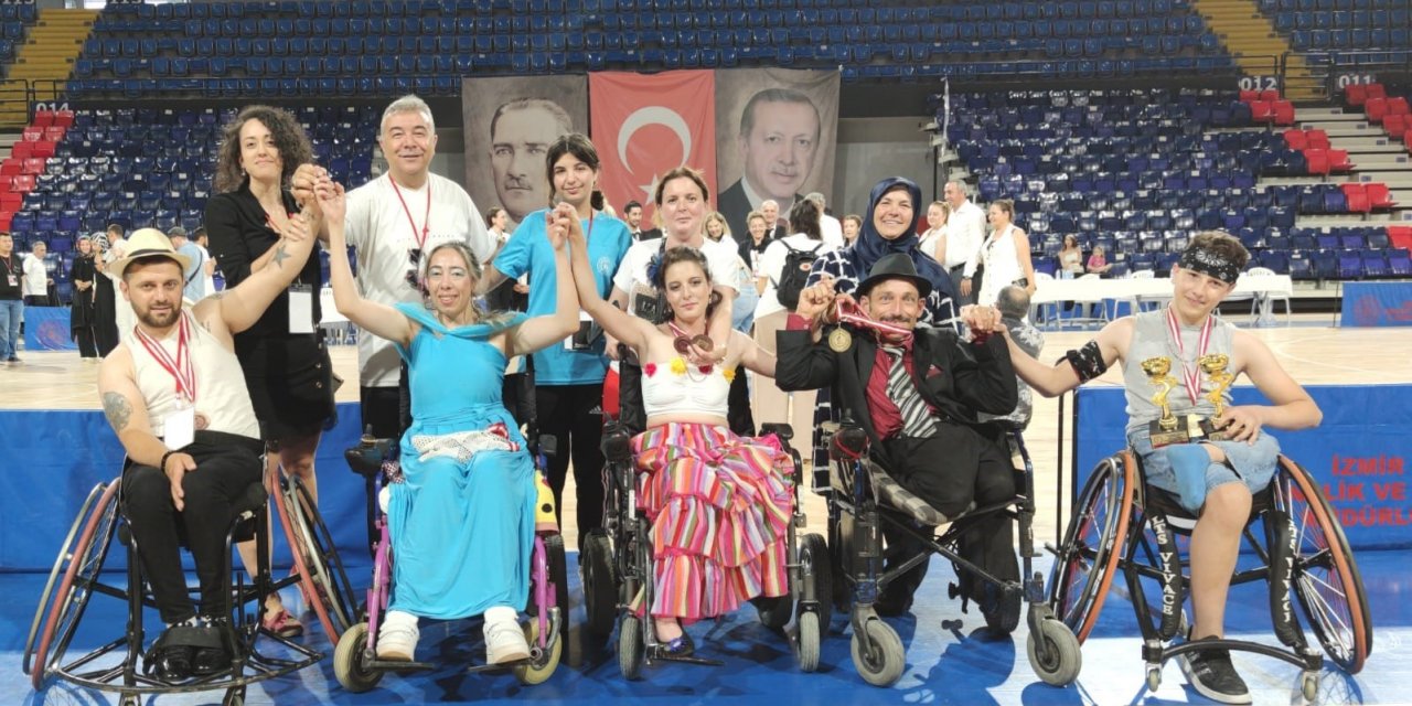 Tekerlekli Sandalye Dans Yarışmasında Türkiye Şampiyonu oldular