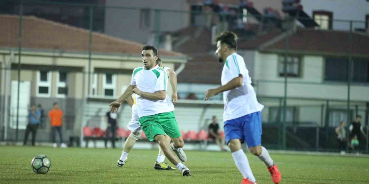 Develi’de kurumlar arası futbol turnuvasına yoğun ilgi