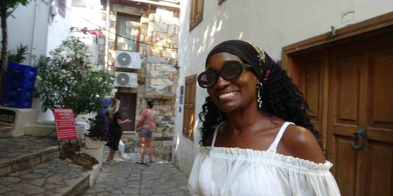 Dünyaca ünlü sanatçı Della Miles Marmaris’e geldi