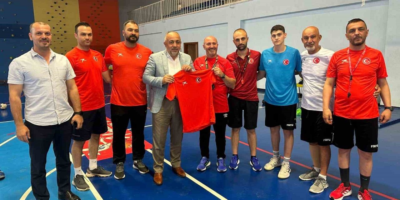 Kasapoğlu, U-17 Hentbol Milli Takımıyla bir araya geldi