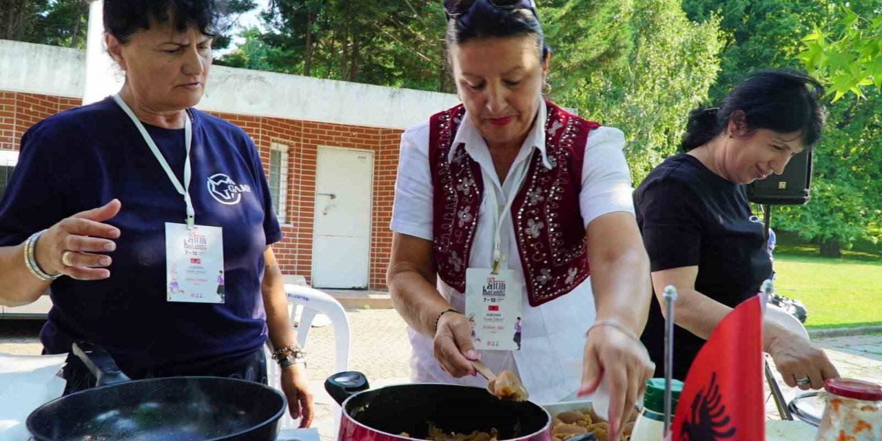 Dansçılar sahnede değil mutfakta ter döktü