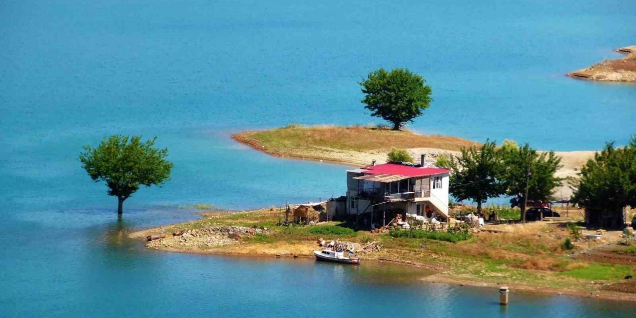 Menzelet Barajının doğal güzelliği cezbediyor