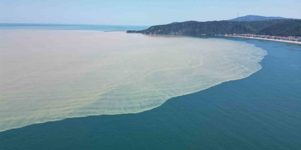 Bartın’da sel sonrası denizin rengi değişti
