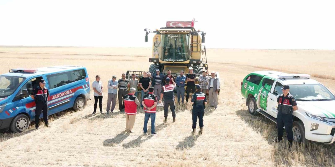 Jandarma tarım arazilerinde anız yangını eğitiminde