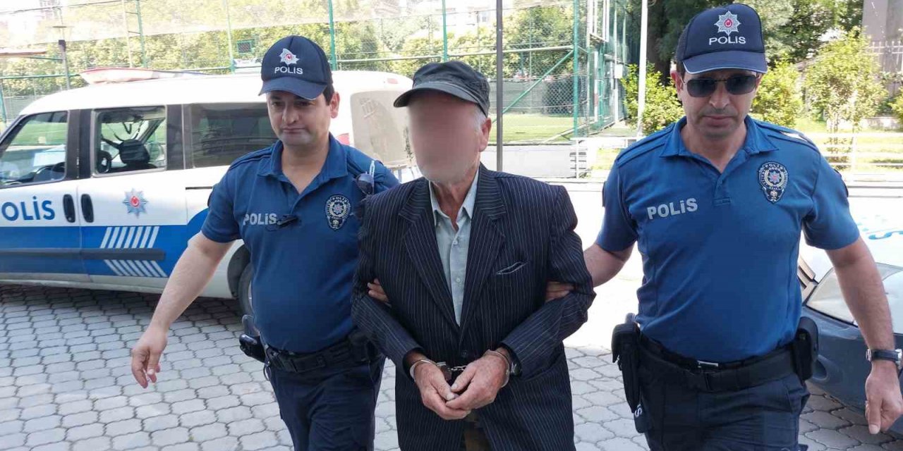 81 yaşındaki dede, baba-oğul 2 komşusunu bıçakla yaraladı