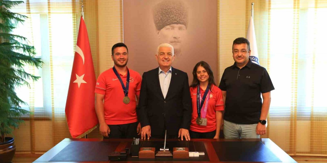 Muğla’nın gururu okçular Başkan Gürün’ü ziyaret etti