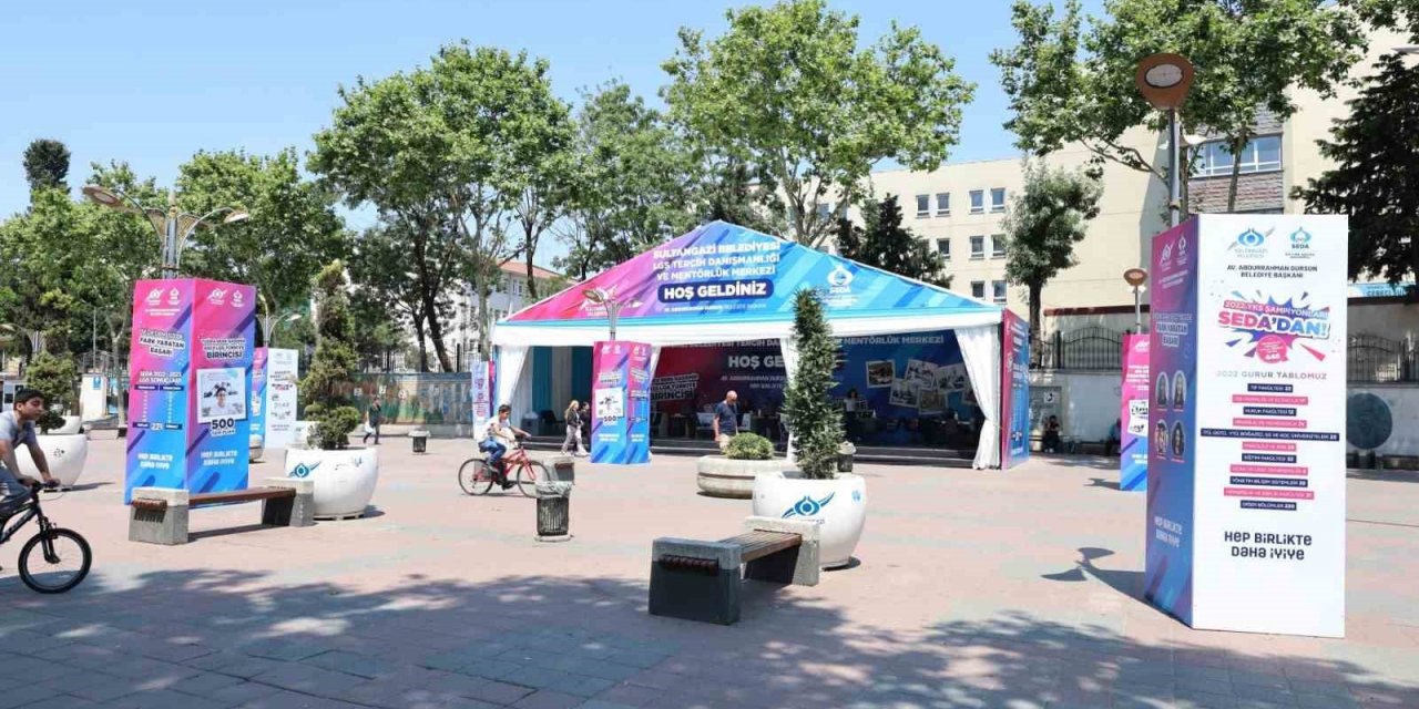 SEDA, LGS tercihlerinde gençlere rehberlik ediyor