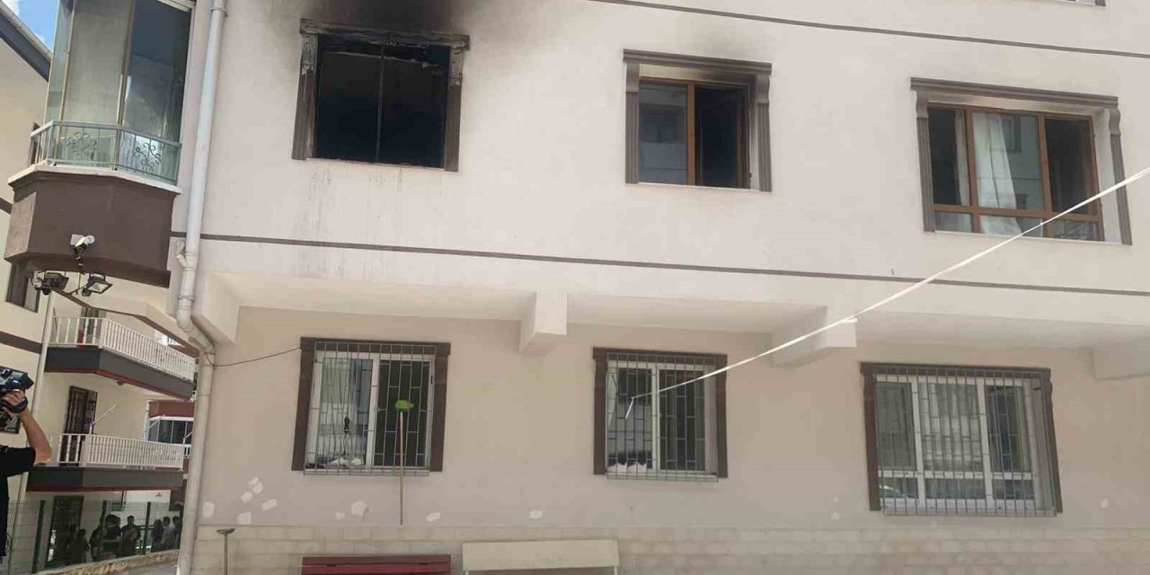 Başkent’te alevlere teslim olan daire kullanılamaz hale geldi