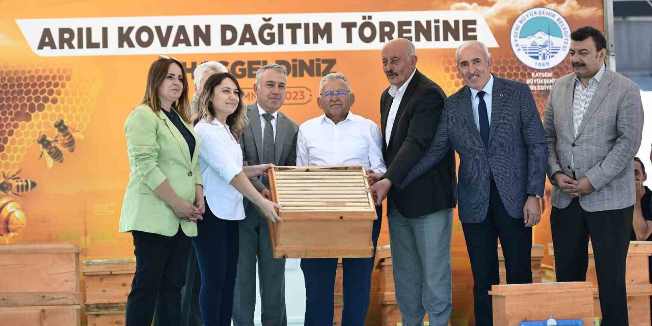 Başkan Büyükkılıç’tan 35’i kadın 80 üreticiye 2 milyon 260 bin TL’lik arılı kovan desteği