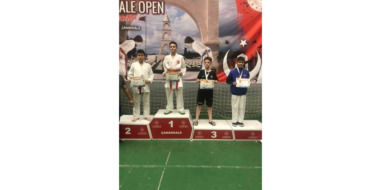 Körfezli karateciler Çanakkale’den madalyalarla döndü