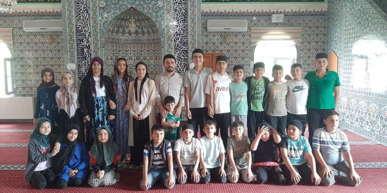 Bilişim sınıfı açılan camide öğrenciler sınavlara hazırlanıyor