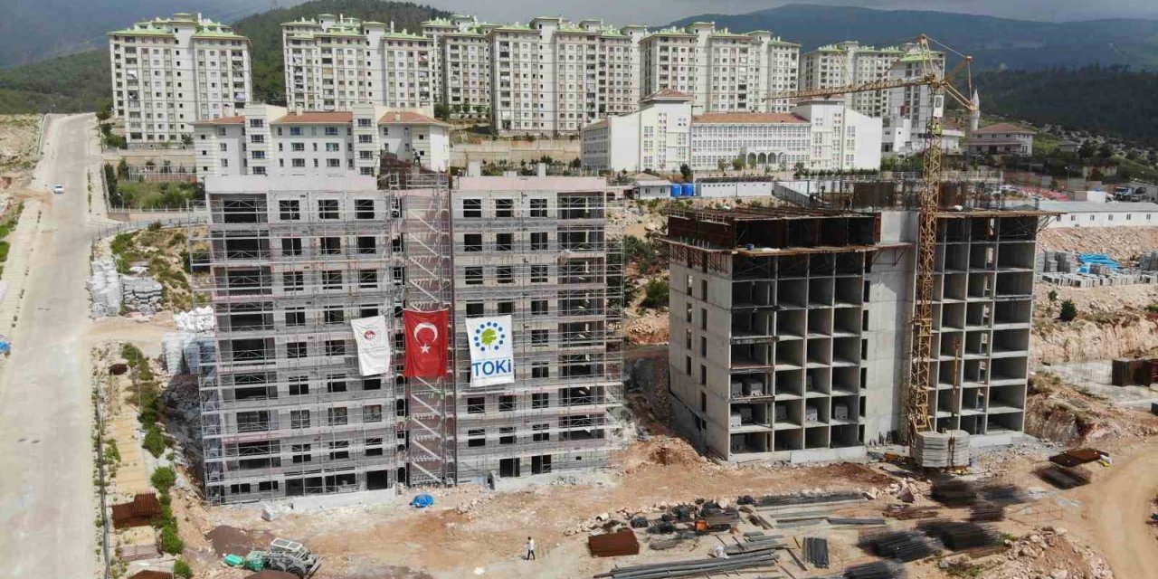 Enkaz kent Hatay’da deprem konutları yükseliyor