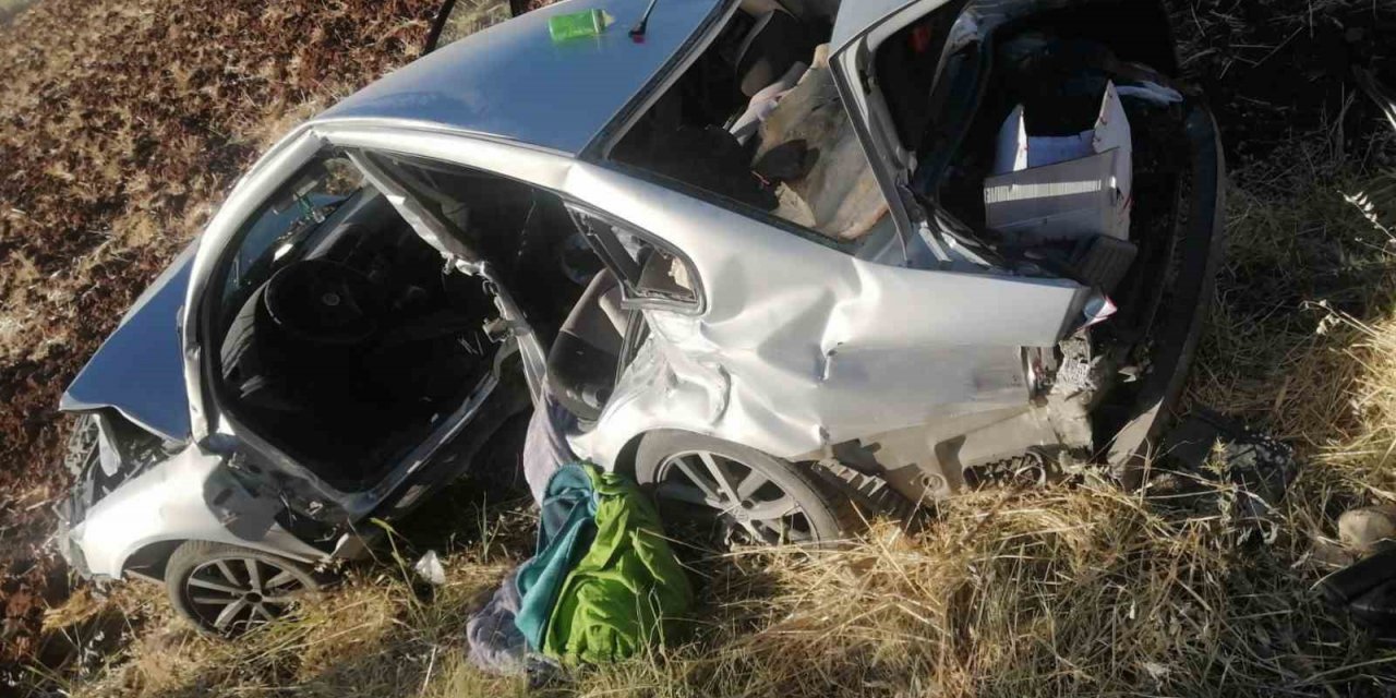 Diyarbakır’da araç şarampole yuvarlandı; 1 ölü, 1’i ağır 3 yaralı