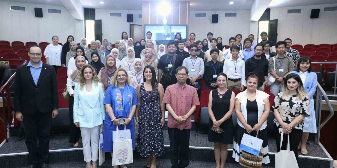 Taylandlı öğrenciler Dokuz Eylül’de buluştu