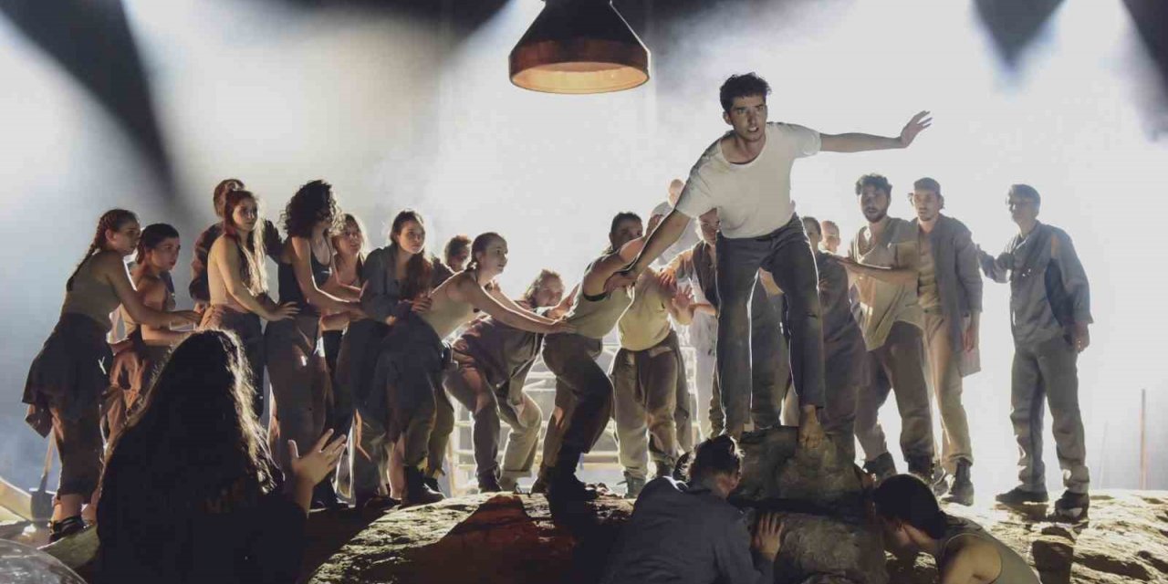 On ülkeden genç oyuncular tek oyunda aynı sahnede buluştu