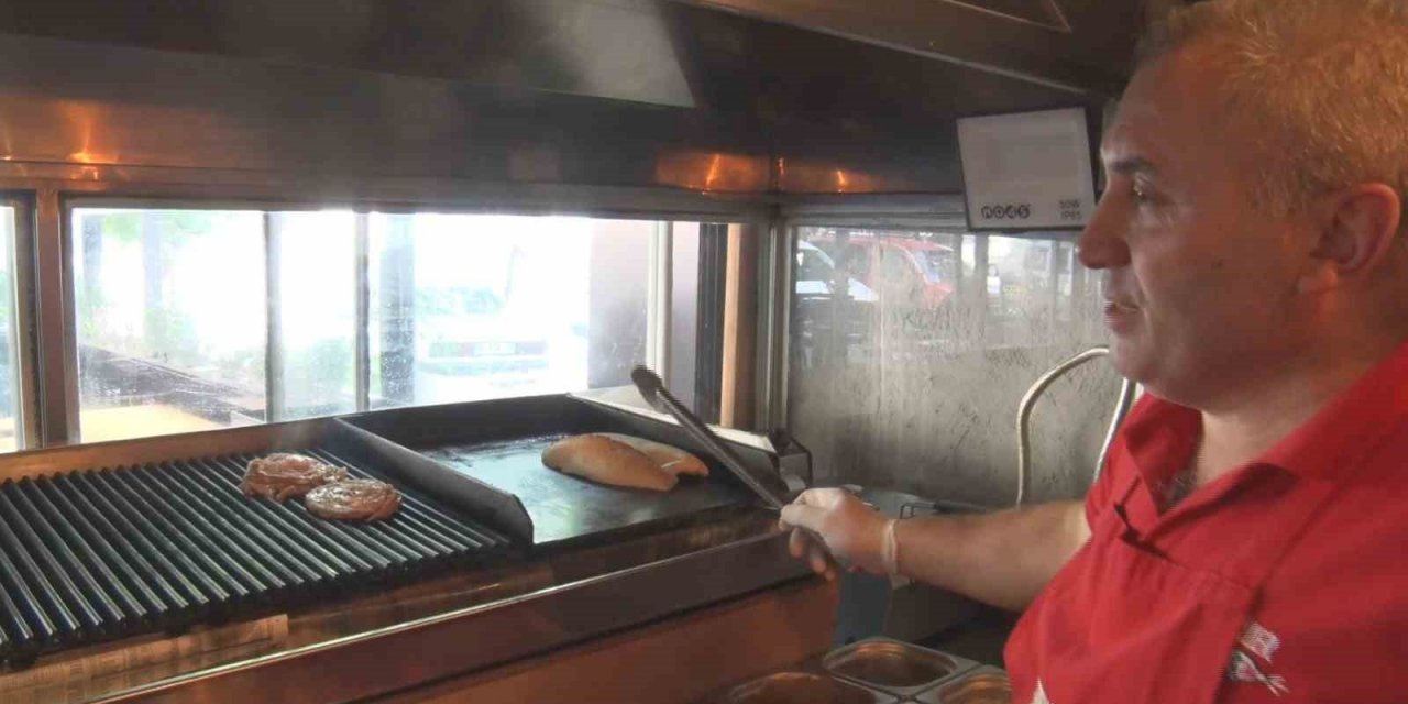 AB üyelik sürecinde kokorece gelecek yasağa esnaftan çözüm: “Adını değiştirir, kokoreci yine yeriz”