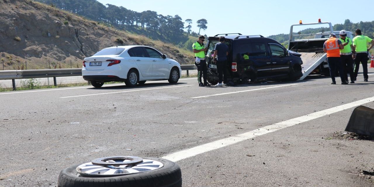 TEM’de hafif ticari aracın lastiği patladı: 9 yaralı