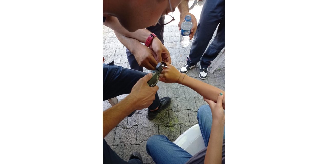 Yüzük çıkmayınca imdada itfaiye ekipleri yetişti