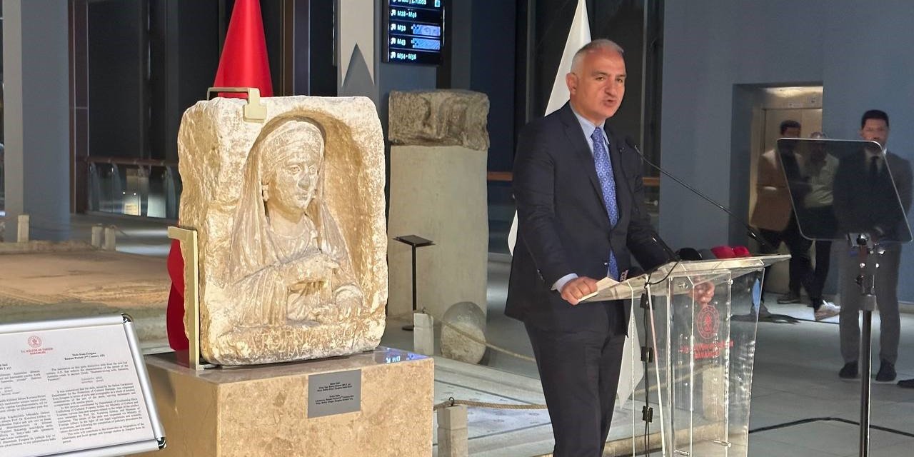 Zeugma kökenli mezar steli, düzenlenen törenle Türkiye’ye iade edildi