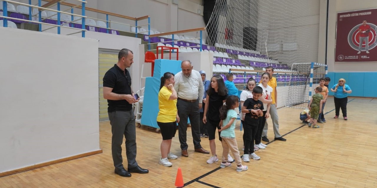 Müdür Kasapoğlu, özel bireylerle idman yaptı