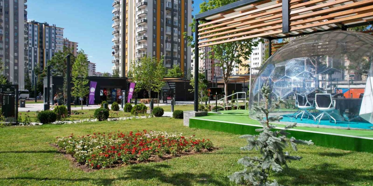 Mevlana Meydanı rengarenk