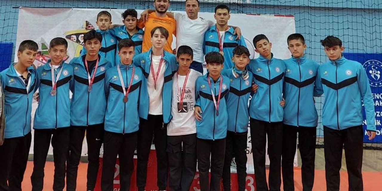 Karaman Analig Güreş Takımı final biletini kaptı
