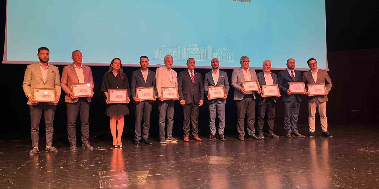 Deprem bölgesine yardım eden firmalar ödüllendirildi