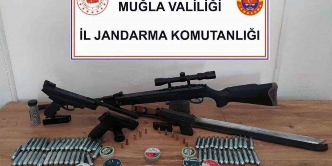 Milas’ta çok sayıda silah ele geçirildi