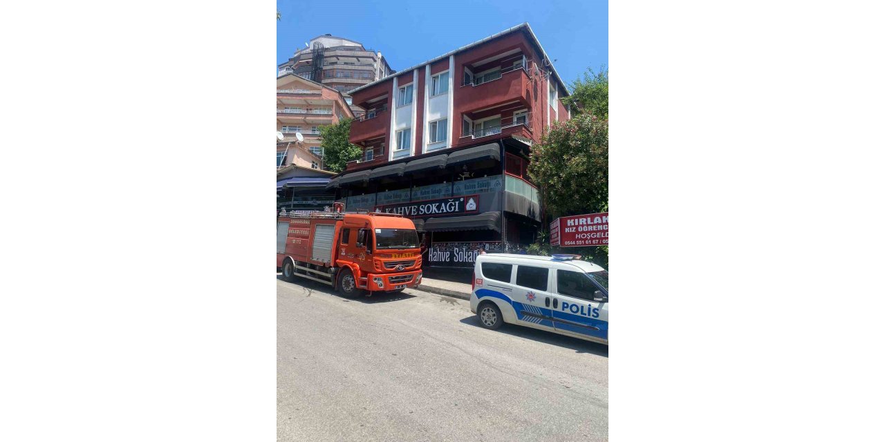 İki katlı caddede yangın çıktı, 1 kişi yaralandı
