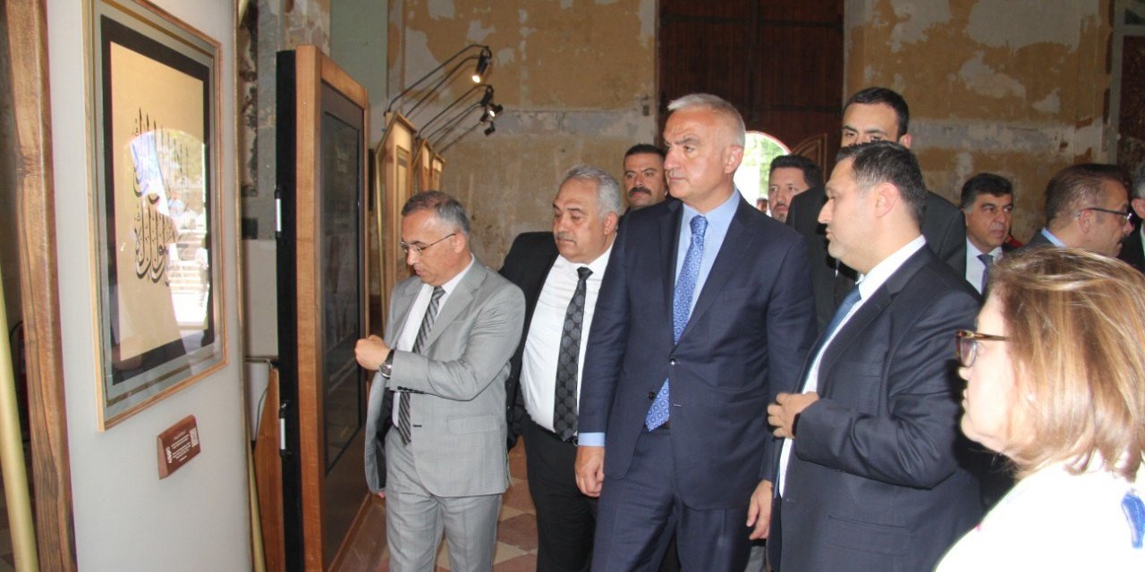 Bakan Ersoy, Kelime-i Tevhid Hat Sergisi’ni gezdi