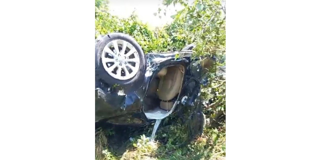 Taklalar atarak şarampole uçan otomobilin sürücüsü hayatını kaybetti