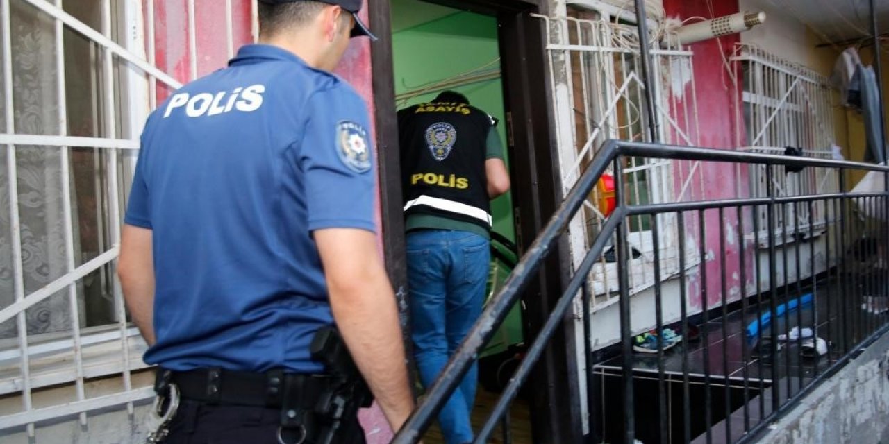 Ülke genelinde kesinleşmiş hapis cezası ile aranan bin 958 kişi yakalandı