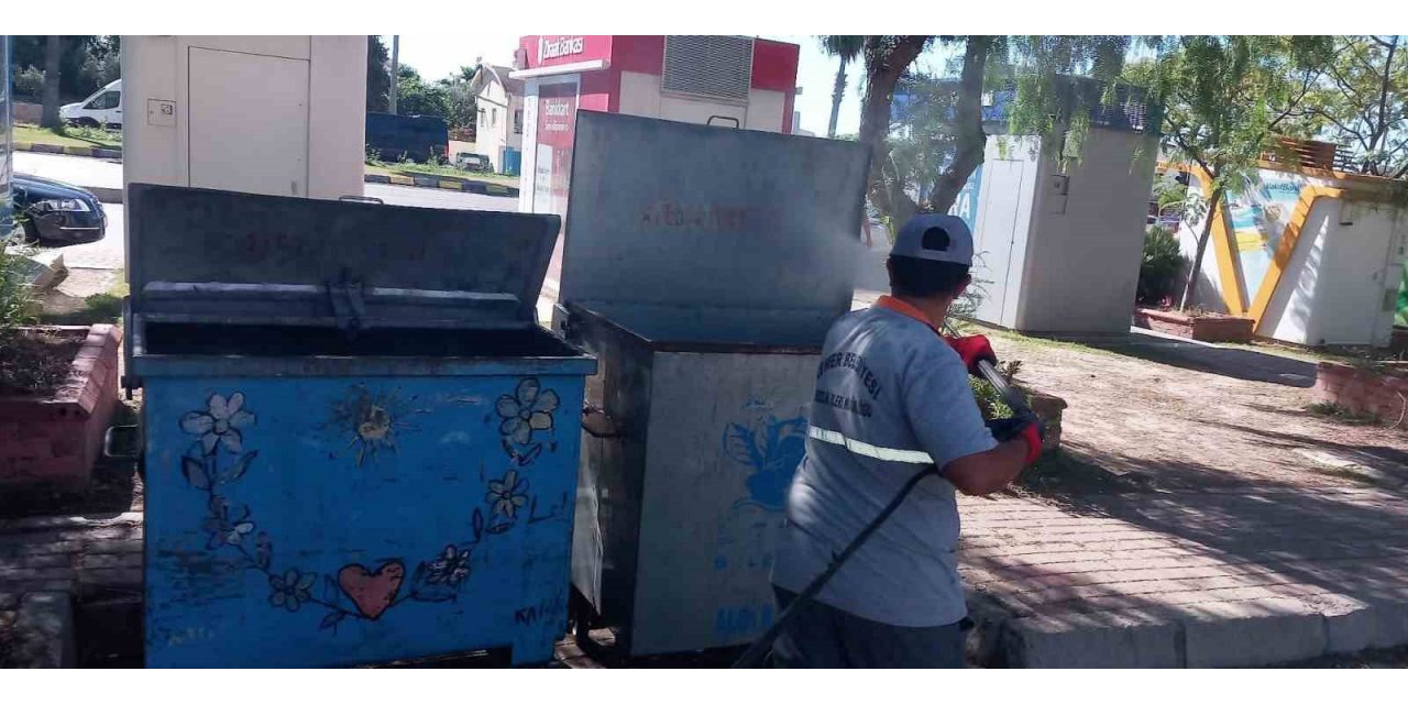 Kemer’de çöp konteynerleri dezenfekte ediliyor