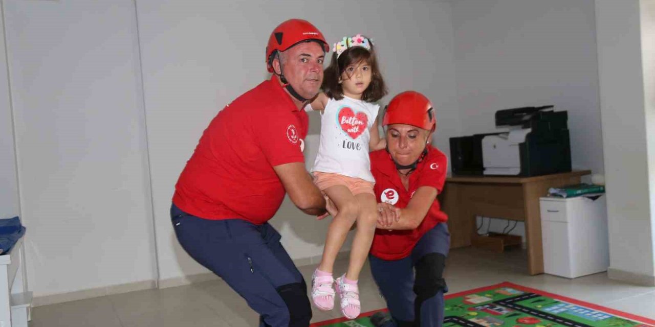 Efeler’in çocuklarına deprem eğitimi verildi