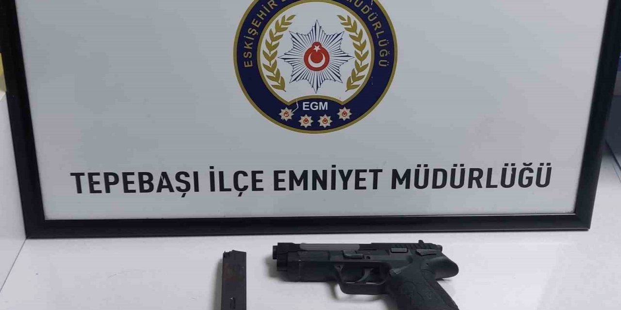 Bodrumda yapılan aramada silah ele geçirildi