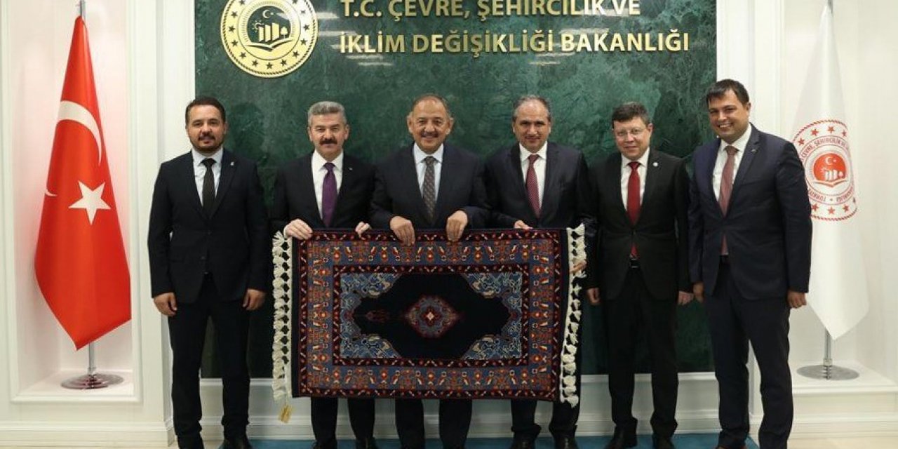 Uşak heyeti, Bakan Özhaseki ile kentte devam eden projeleri görüştü