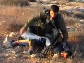 Filistinli çiftçiye İsrail işkencesi VİDEO