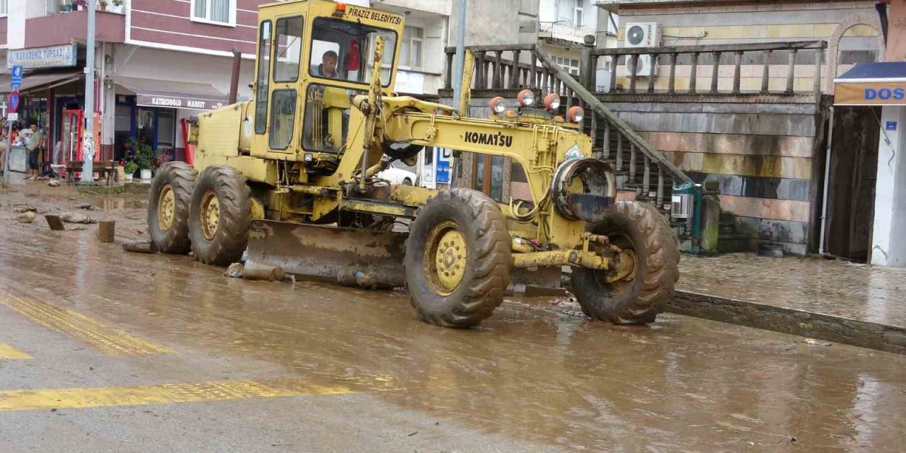 Selin vurduğu Piraziz ilçesinde temizlik çalışmaları başladı