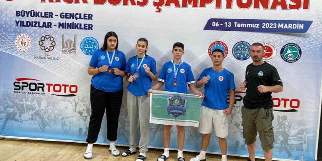 Çayırovalı kick boksçular 3 madalya kazandı