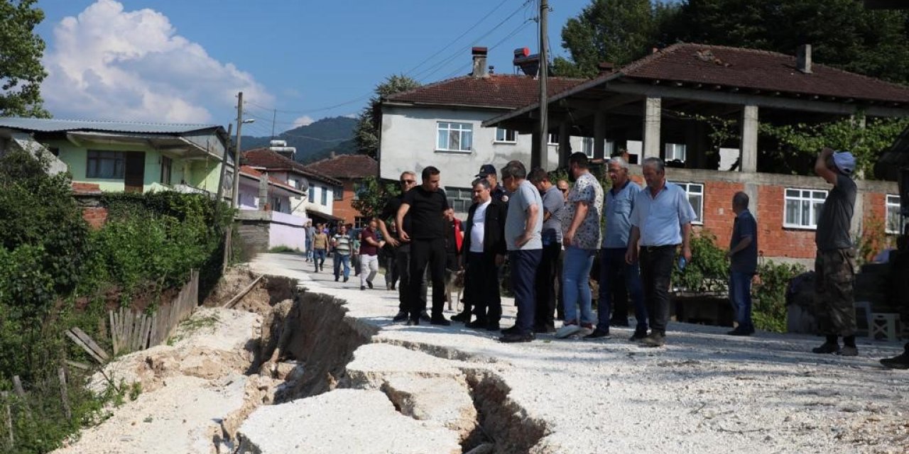 Sel sularının yuttuğu yolda inceleme