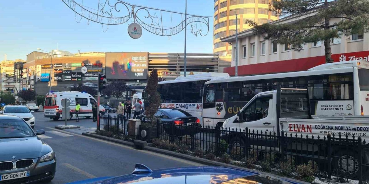 Nevşehir’de freni patlayan halk otobüsü önündeki halk otobüsüne çarptı: 9 yaralı