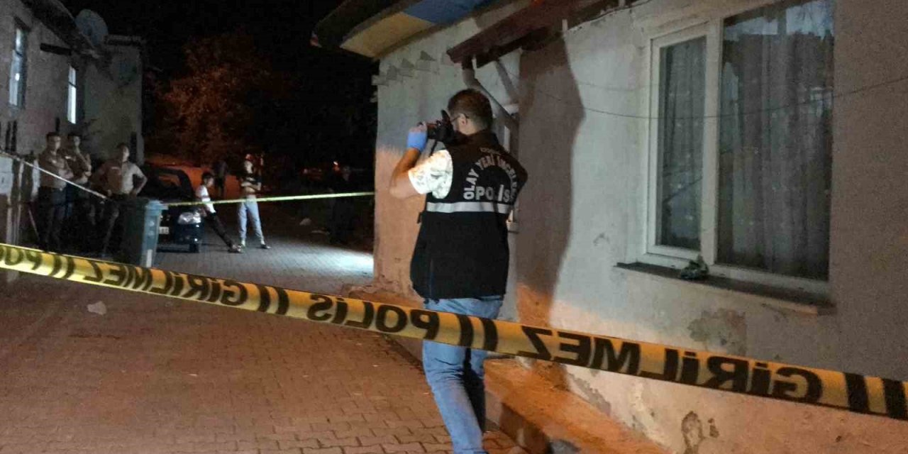 Yoldan hızlı geçme kavgası kanlı bitti: Baba - oğul yaralandı