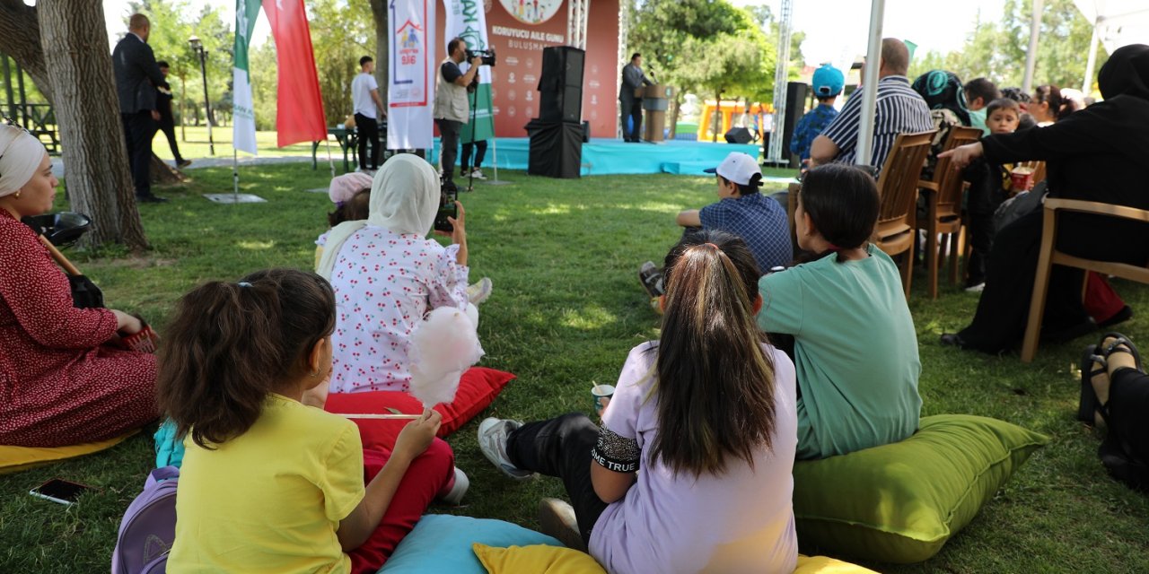 Konya'daki koruyucu aileler Karatay Şehir Parkı’nda buluştu