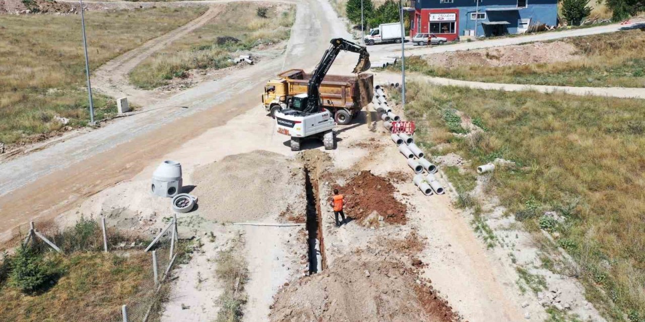 Uşak Belediyesi alt yapı çalışmalarına devam ediyor