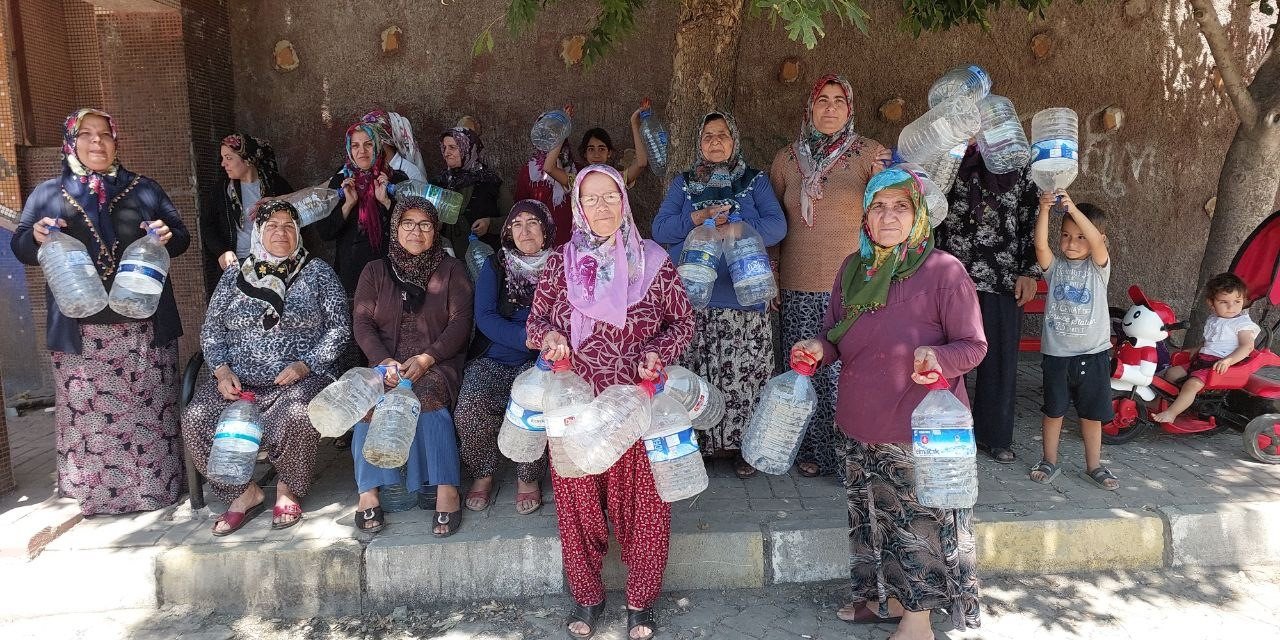 Depremden sonra suyu kesilen mahalle çözüm bekliyor