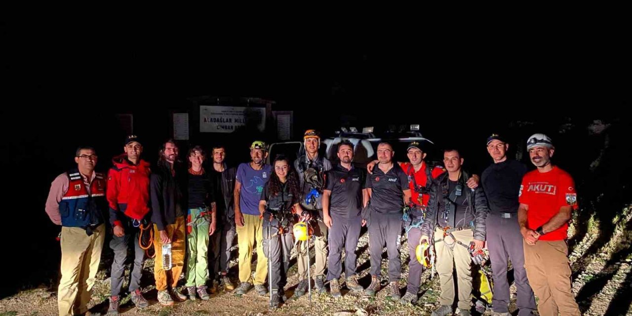 Kayalıklarda mahsur kalan Alman dağcılar kurtarıldı
